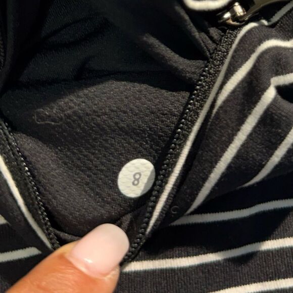 Lululemon Base Runner Parallel Stripe
Half Zip Sz 8 - Picture 11 of 12